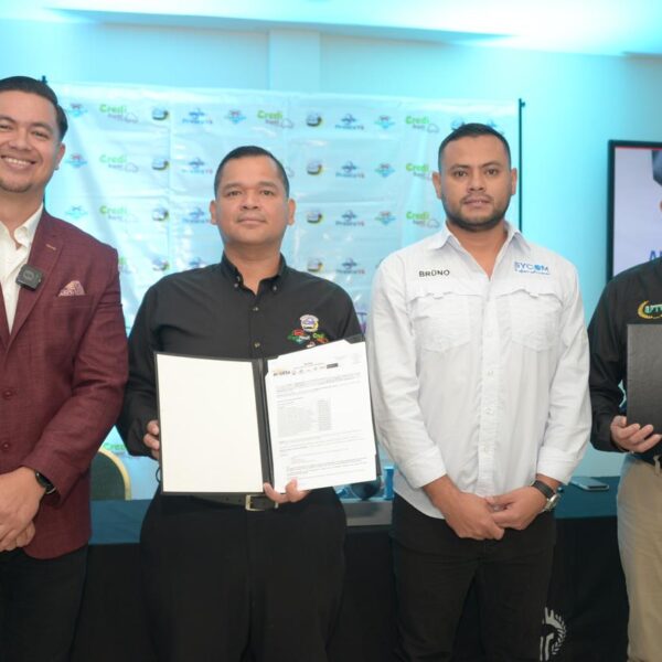 UTH, Sycom, Optimus Card y ElevateHub firman importante convenio de beneficios tecnológicos y educativosSan Pedro Sula, 18 de noviembre de 2025