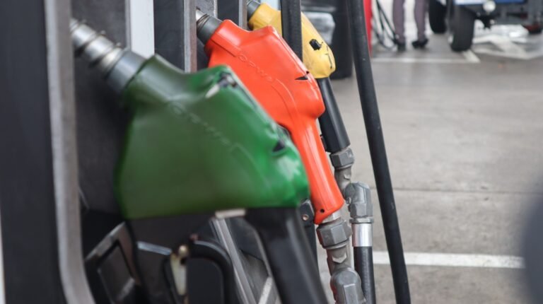 Combustibles cambian de precio este lunes: diésel registra el mayor aumento