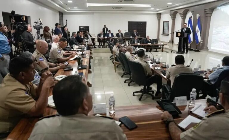 Congreso y cúpula militar analizan reforma a ley de las Fuerzas Armadas en Honduras