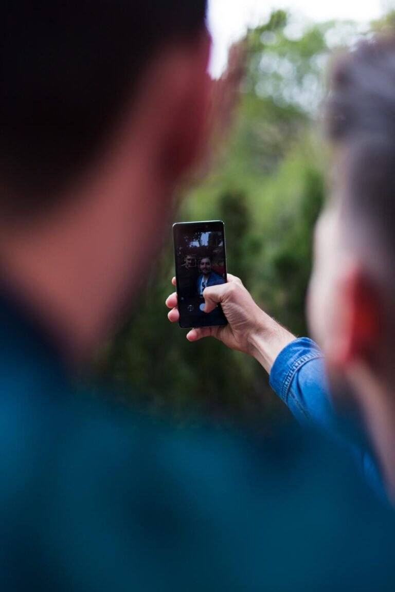 ¿La cámara de tu teléfono te está vigilando? Señales de alerta y cómo proteger tu privacidad