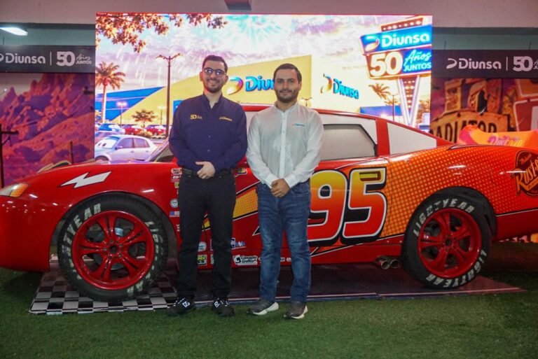 DIUNSA SUMA “THE PIT STOP EXPERIENCE HONDURAS”A LA CELEBRACIÓN DE SUS 50 AÑOS